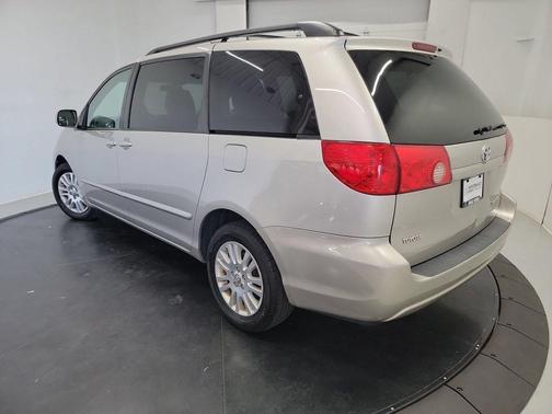 Silver Shadow Pearl 2010 Toyota Sienna XLE
