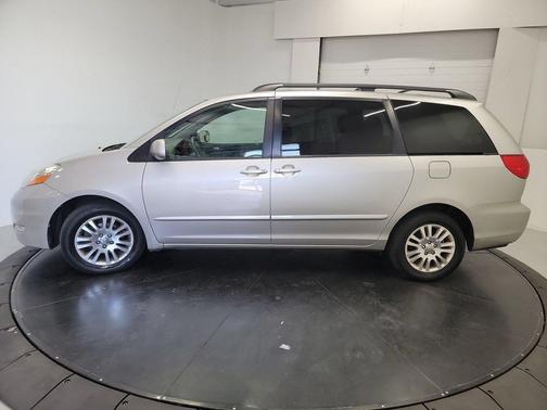 Silver Shadow Pearl 2010 Toyota Sienna XLE