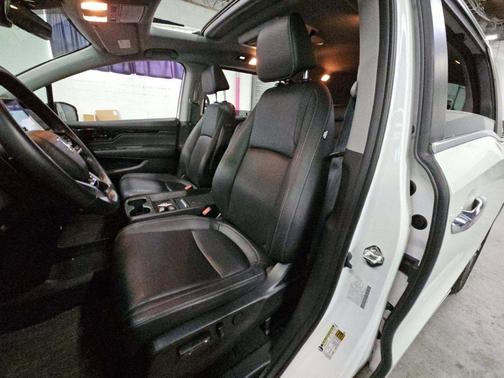 Platinum White Pearl 2023 Honda Odyssey Touring