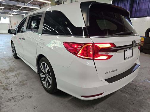 Platinum White Pearl 2023 Honda Odyssey Touring