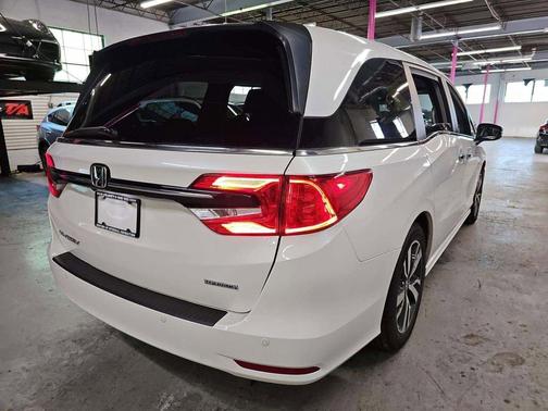Platinum White Pearl 2023 Honda Odyssey Touring