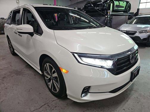 Platinum White Pearl 2023 Honda Odyssey Touring