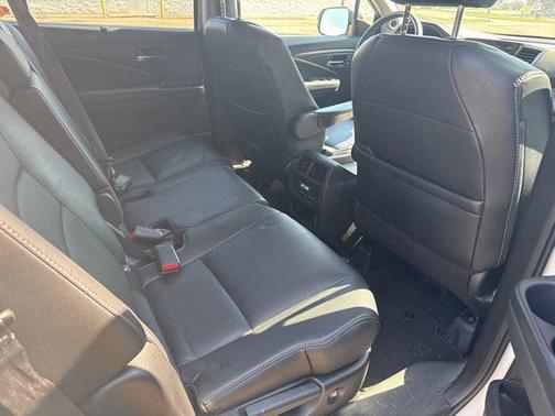 White Diamond Pearl 2019 Honda Pilot EX-L