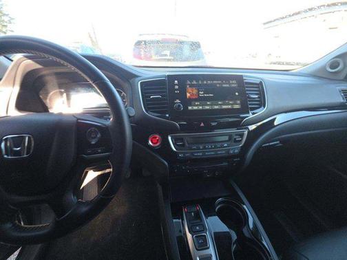 Modern Steel Metallic 2019 Honda Pilot Touring 8-Passenger