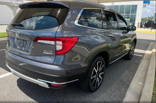 Gray 2022 Honda Pilot AWD Elite