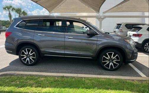 Gray 2022 Honda Pilot AWD Elite