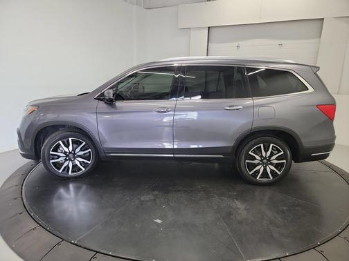 Gray 2022 Honda Pilot AWD Elite