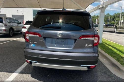 Gray 2022 Honda Pilot AWD Elite