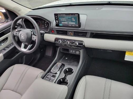 2025 Honda Pilot Touring 8-Passenger