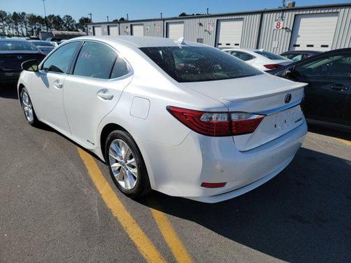 Starfire Pearl 2013 Lexus ES 300h Base