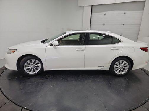 Starfire Pearl 2013 Lexus ES 300h Base