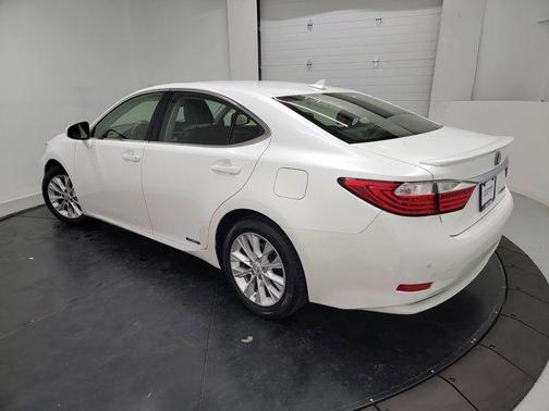 Starfire Pearl 2013 Lexus ES 300h Base