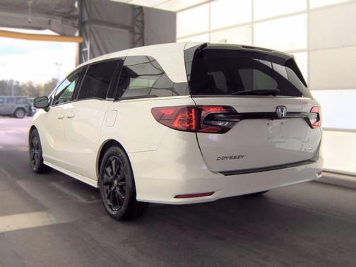 Platinum White Pearl 2024 Honda Odyssey Sport
