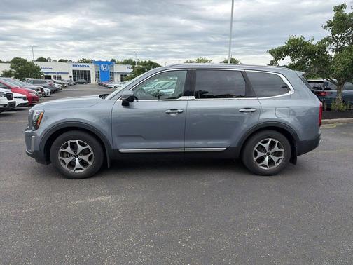 Everlasting Silver 2020 Kia Telluride EX