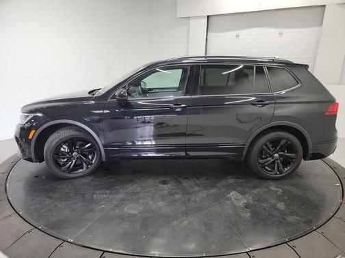 Deep Black 2023 Volkswagen Tiguan 2.0T SE R-Line Black 4MOTION