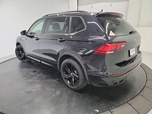 Deep Black 2023 Volkswagen Tiguan 2.0T SE R-Line Black 4MOTION
