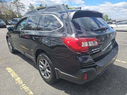 Crystal Black Silica 2018 Subaru Outback 2.5i Premium