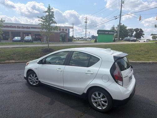 Super White 2017 Toyota Prius c Two