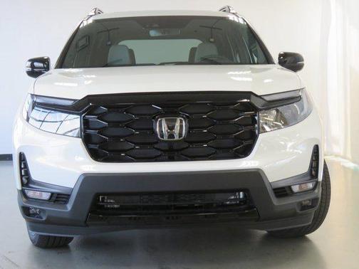 Platinum White Pearl 2023 Honda Passport AWD Elite