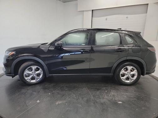 Crystal Black Pearl 2024 Honda HR-V LX