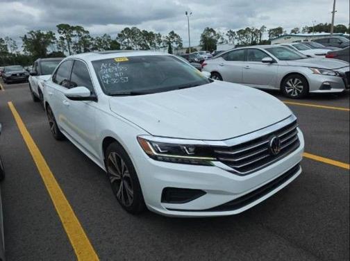 Pure White 2021 Volkswagen Passat 2.0T SE