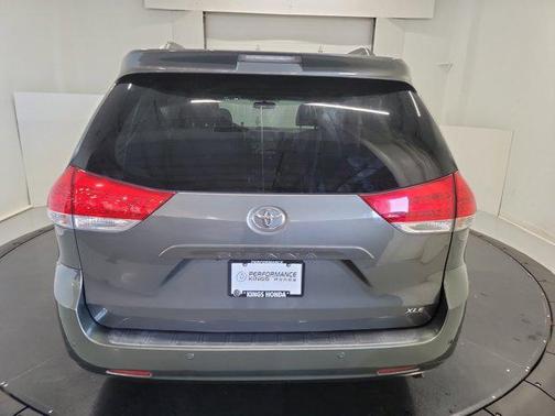 2011 Toyota Sienna XLE