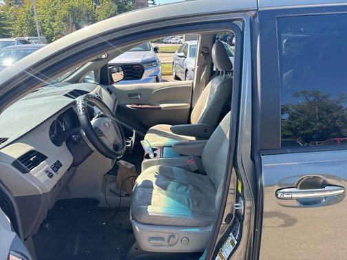 2011 Toyota Sienna XLE