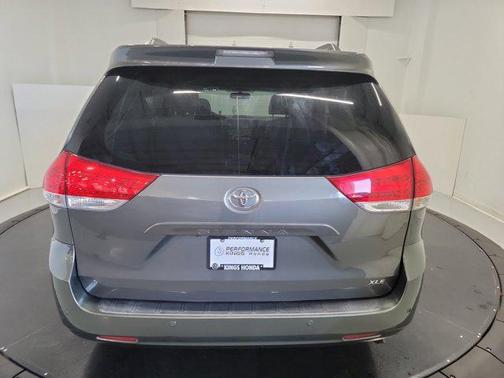 2011 Toyota Sienna XLE