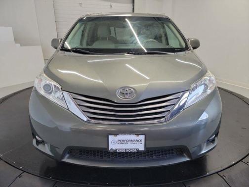 2011 Toyota Sienna XLE