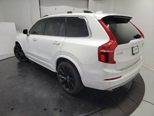 2018 Volvo XC90 T6 Momentum