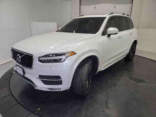 2018 Volvo XC90 T6 Momentum