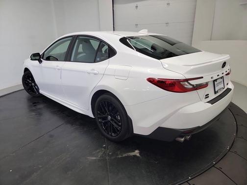 Ice 2025 Toyota Camry SE