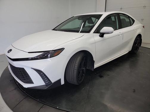 Ice 2025 Toyota Camry SE