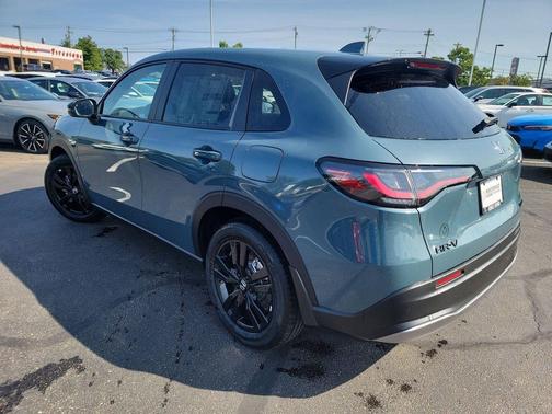 Nordic Forest Pearl 2027 Honda HR-V Sport