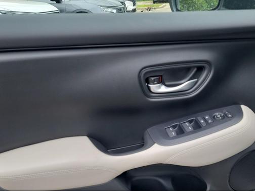 Platinum White Pearl 2027 Honda HR-V LX
