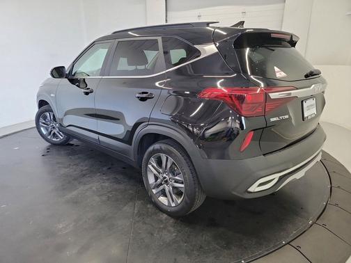 Cherry Black 2022 Kia Seltos S