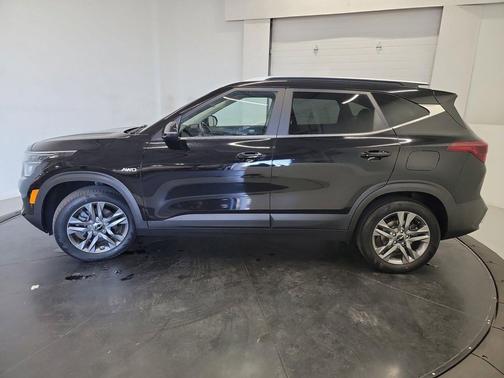 Cherry Black 2022 Kia Seltos S