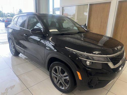 Cherry Black 2022 Kia Seltos S