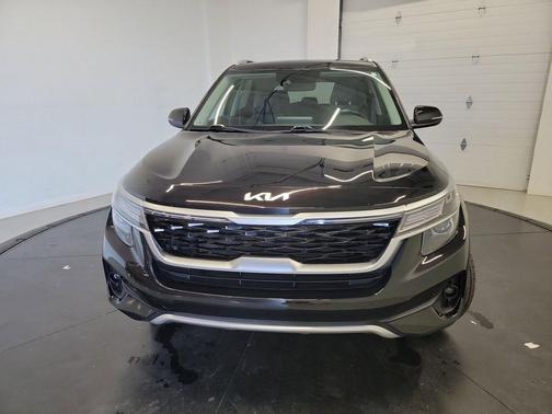 Cherry Black 2022 Kia Seltos S