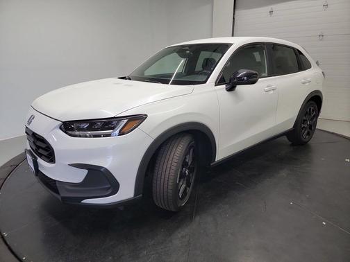 Platinum White Pearl 2024 Honda HR-V AWD Sport