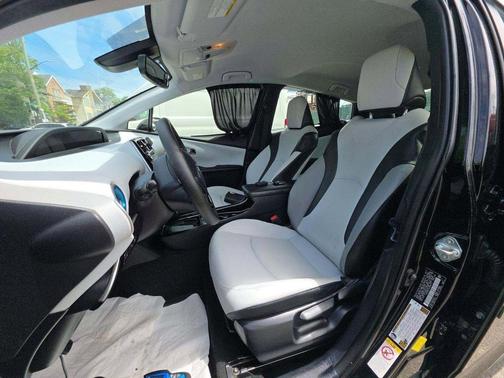 Midnight Black Metallic 2019 Toyota Prius XLE