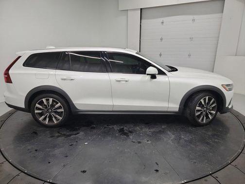2021 Volvo V60 Cross Country T5