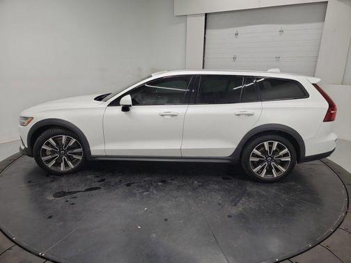 2021 Volvo V60 Cross Country T5