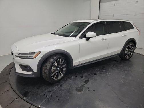 2021 Volvo V60 Cross Country T5