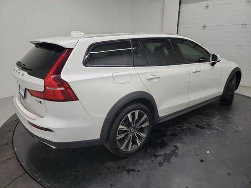 2021 Volvo V60 Cross Country T5