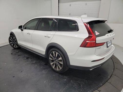2021 Volvo V60 Cross Country T5