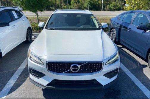 2021 Volvo V60 Cross Country T5