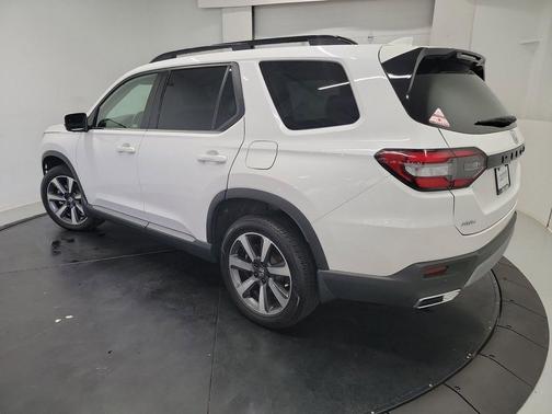 Platinum White Pearl 2023 Honda Pilot AWD Elite