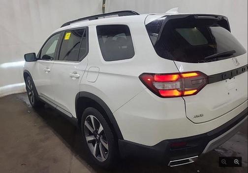Platinum White Pearl 2023 Honda Pilot AWD Elite
