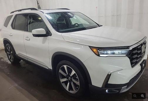 Platinum White Pearl 2023 Honda Pilot AWD Elite